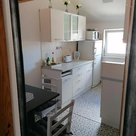 Uptown Apartment *